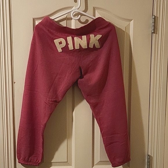 PINK Logo Capri Sweatpants - Picture 2 of 9